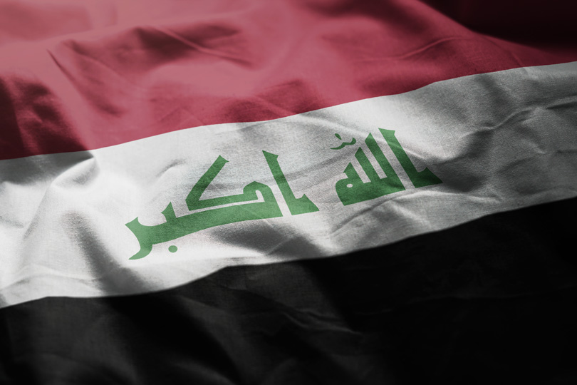 العلم العراقي يسار